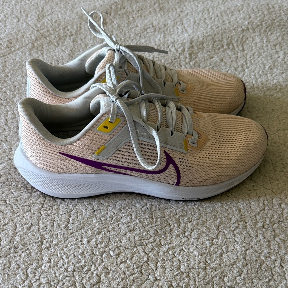 Nike Women's Air Zoom Pegasus 40 DV3854-800 Guava Ice/Vivid Purple Size 10m